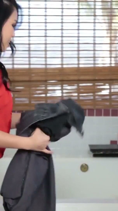 MYLF - La traviesa asiática Marica Hase y Cindy Starfall se turnan para follar y montar una gran polla blanca | Clip 1