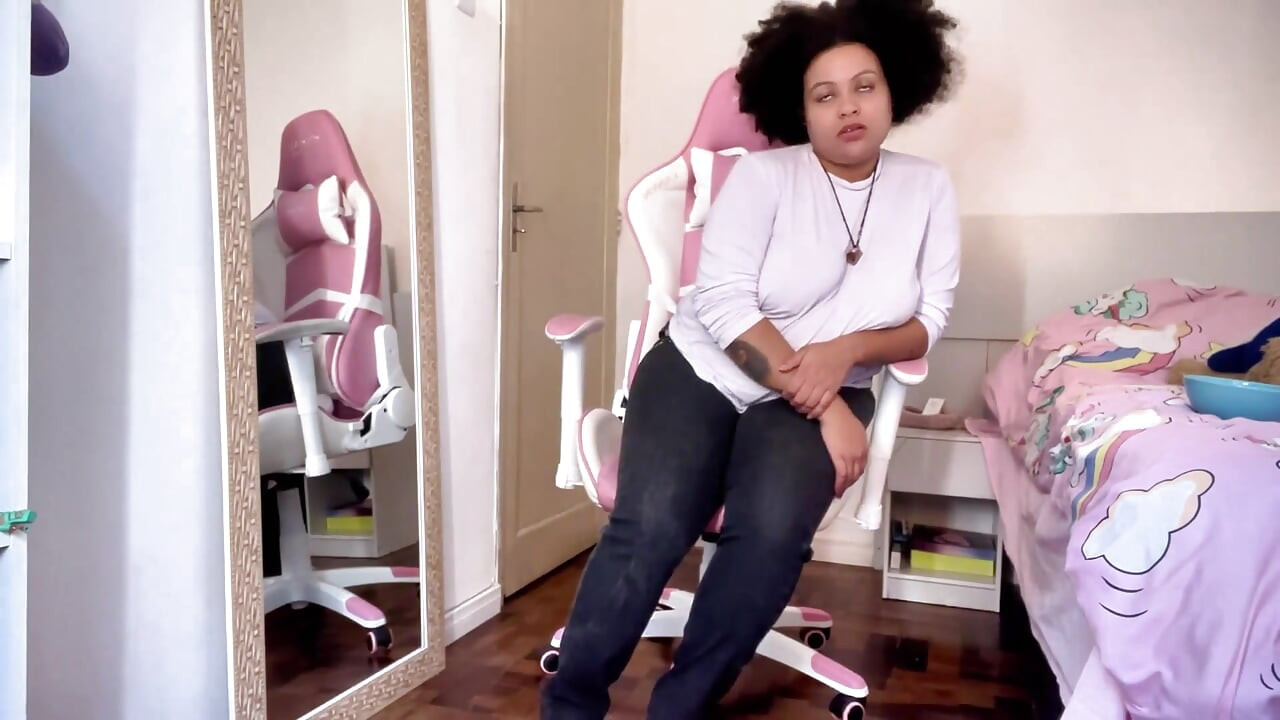 BBW Eating and P Farting While BF Is Watching and Annoying