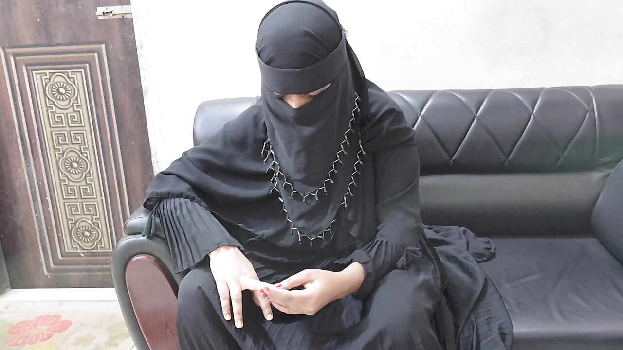 Bhartiy mastar er hijabi sundar patni shayad hi mere ghar ke vidiyo ko chod rahi hai.