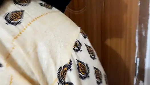 Kakak ipar india punjabi dientot sama pria lain saat lagi bersih-bersih rumah - kakak ipar india yang baru nikah (audio bahasa india)