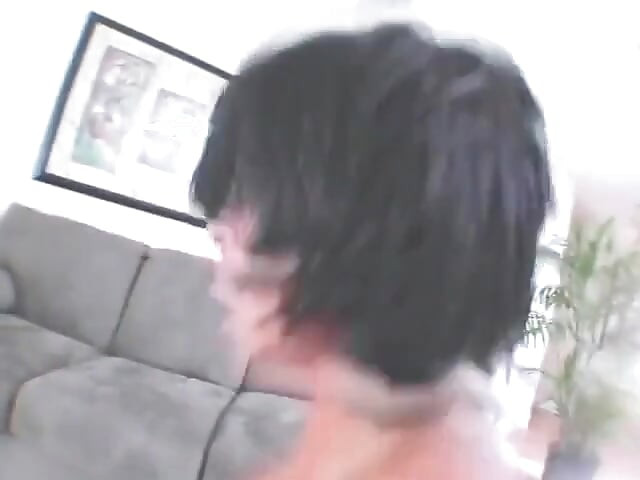 Duża laska zerżnięta od tyłu w salonie