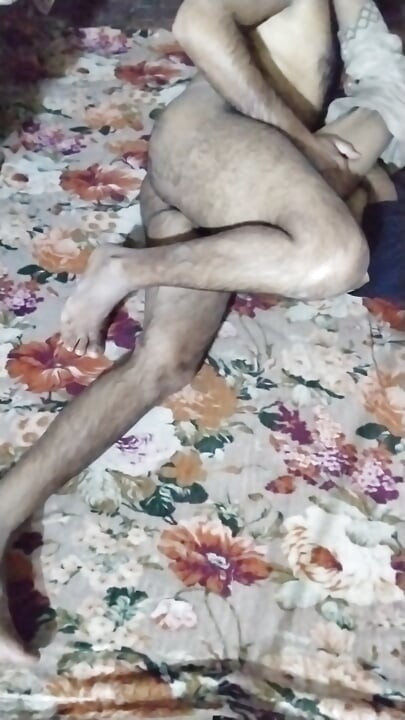 Curva vitregă se fute cu sora vitregă Saba acasă