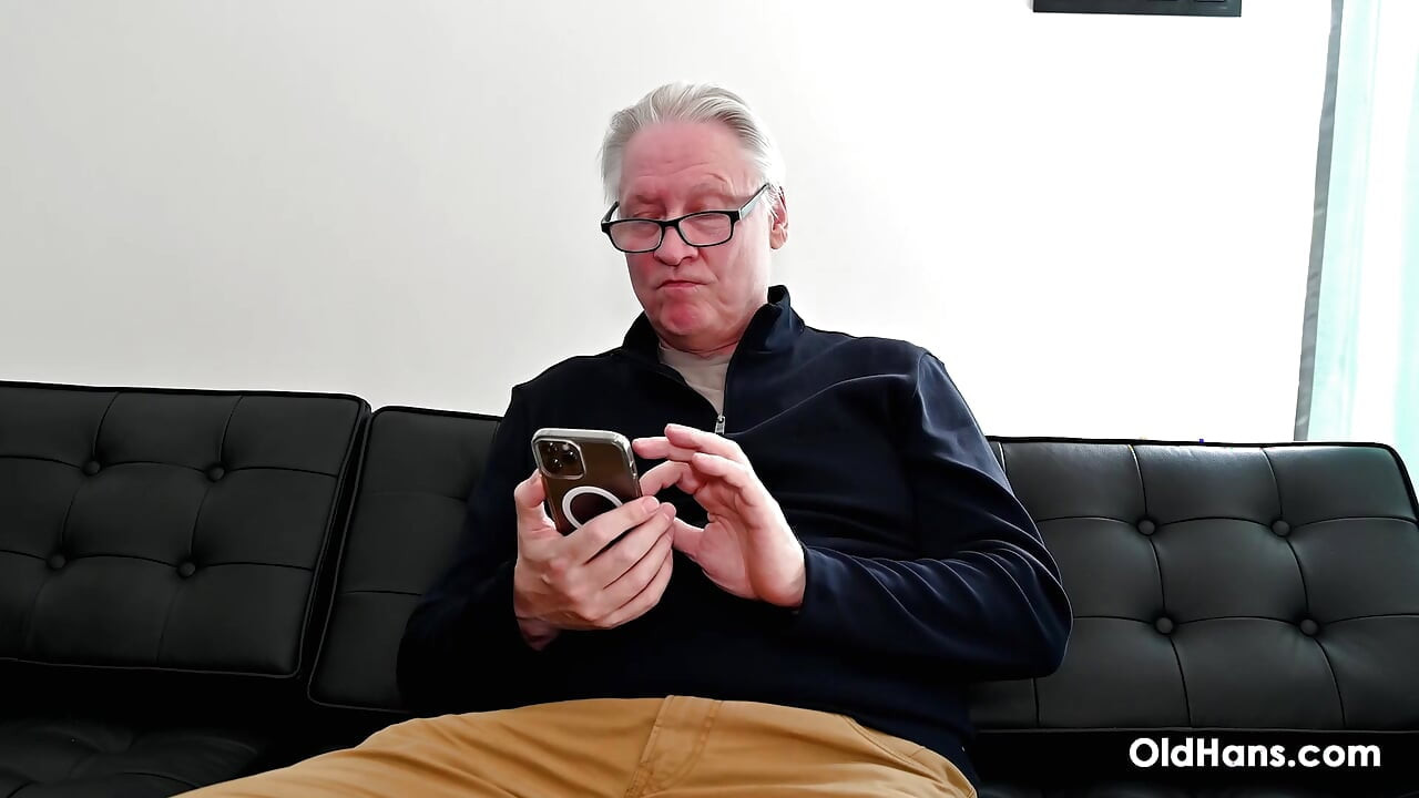 Aku nggak keberatan kalau ngentot sama pria tua! Samantha Sparkle di OldHans