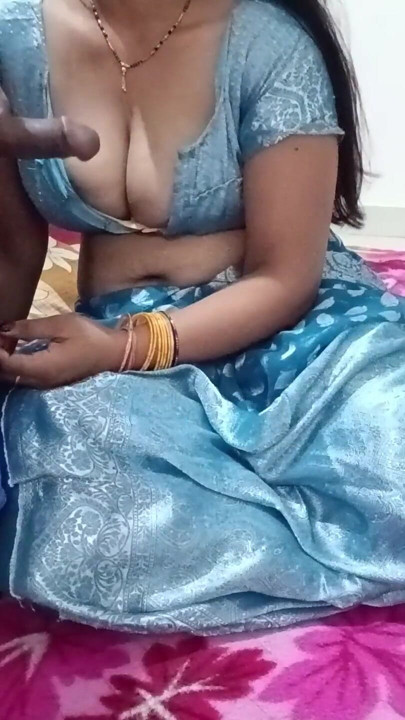 Hot Desi Bhabhi Ko Sexy Baateke Kar Ke Sex | Clip 1