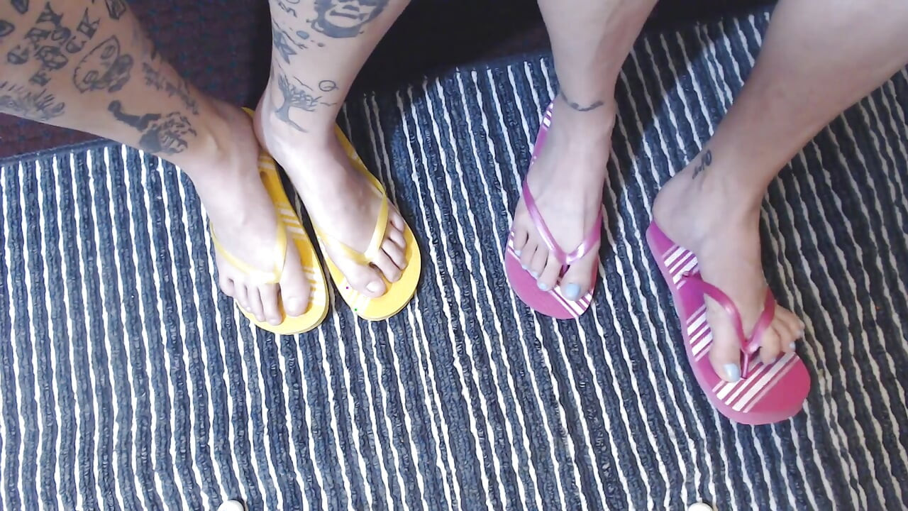 Double flip flop, jeu de fétichisme des pieds