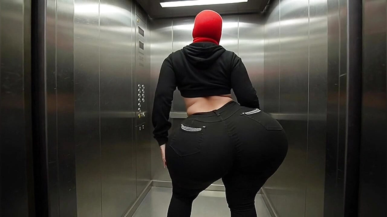 Big Ass Girl in Tight Black Jeans Dancing Softly in Elevator