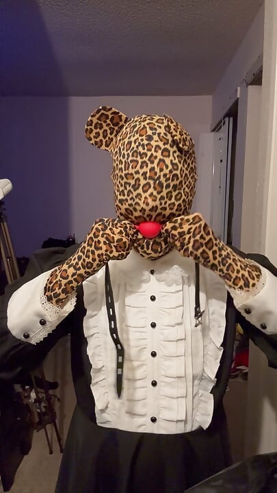 Urocza lalka Zentai Ubieranie się i zabawa