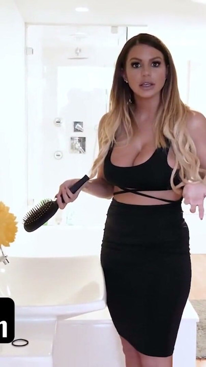 Pervmom - fitte MILF zieht ihr Höschen runter und wartet darauf, dass der glückliche Stecher sie mit seinem dicken fetten Schwanz rammt | Clip 3