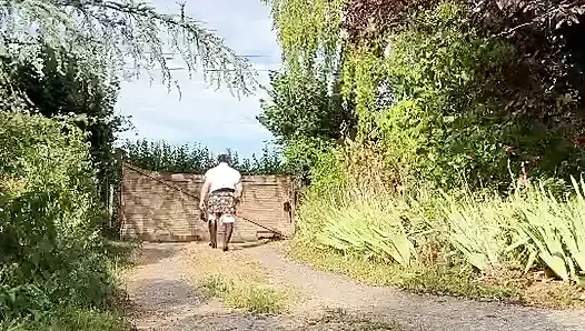 Bir akşam için küçük etekli hızlı bir kıyafetle