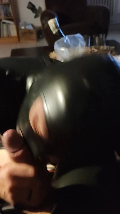Blowjob in Latexhaube