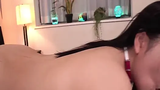 Fantasi fantasi pria yang lebih tua dengan bibir tebal yang hilang setelah ciuman mesra dan sentuhan seru sebelum berakhir dengan intens