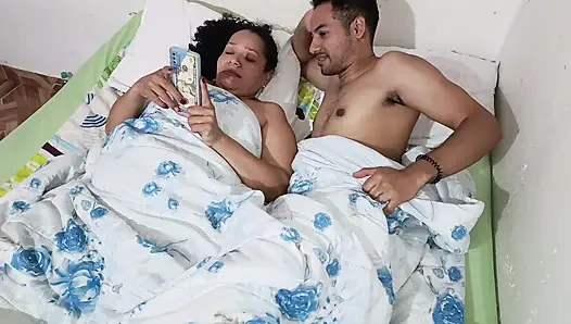 Kocası çalışırken komşumun götüyle sert seks