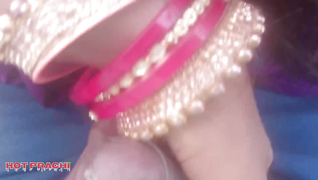 Desi Goan ki bhabhi din ko chupke aayi jungle me chudne, Desi village bhabhi fuck in jungle at evening