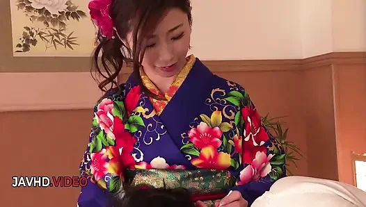 Ayumi shinoda nyepong kontol luar biasa sambil pakai kimono menggoda di webcam