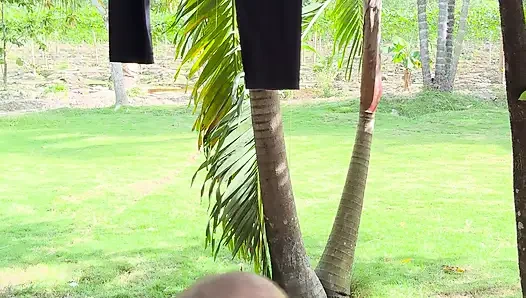 Aku suka banget eksibisianisme, bikin aku semangat untuk ngentot kontolku saat ada orang di sekitar sini