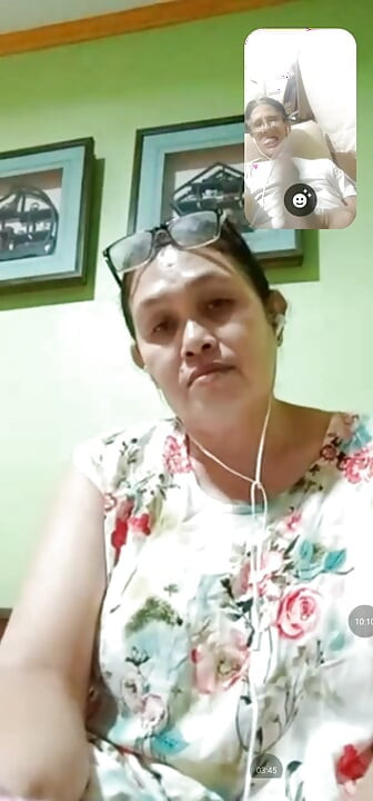 Assys têm uma linda buceta apertada que alguém quer comer e foder.