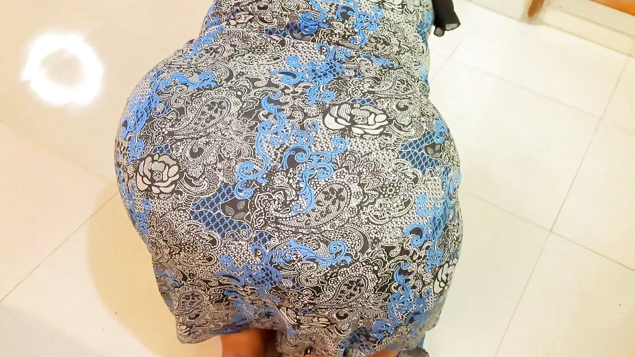 Rabuda sexy indiana empregada presa debaixo da cama