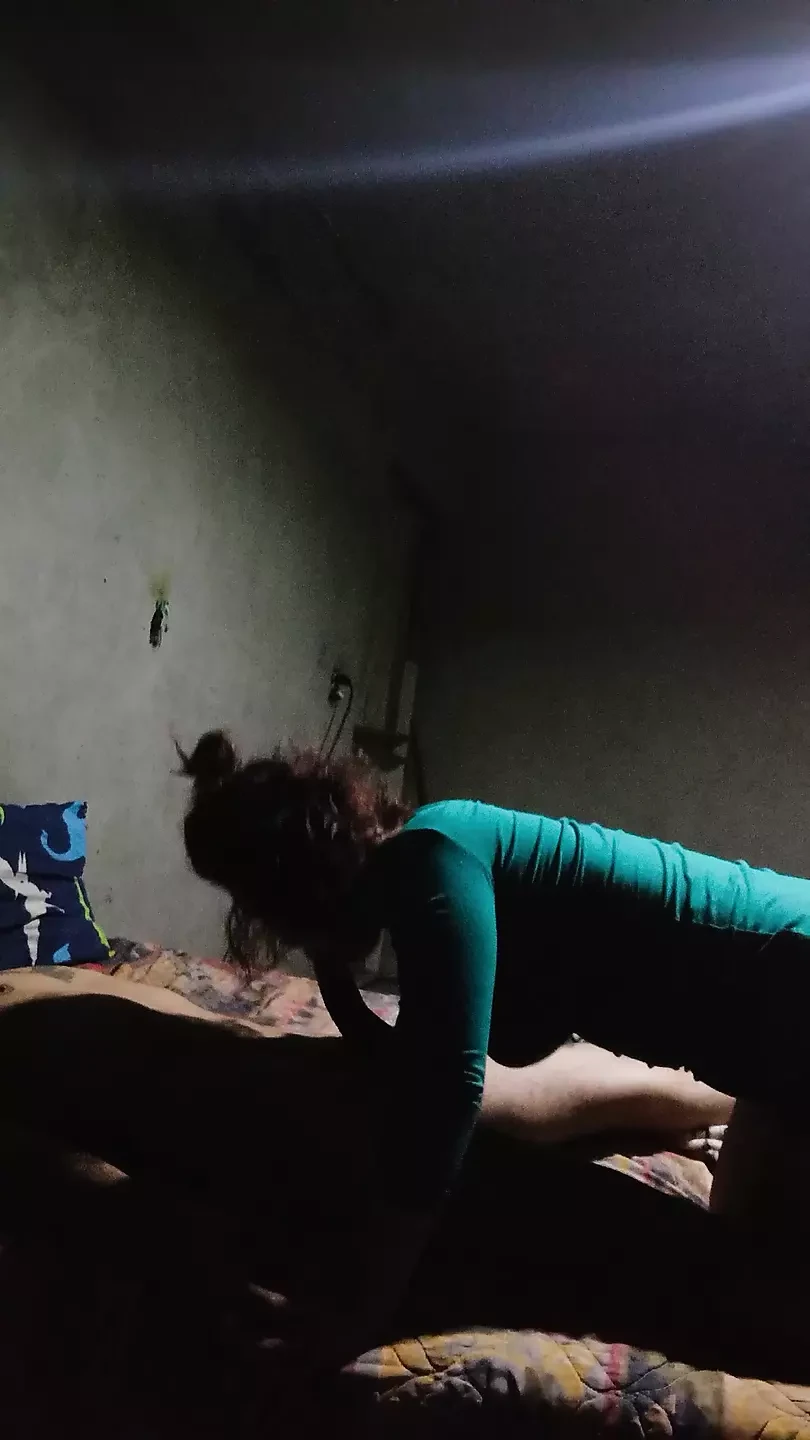 Quanto sono delizioso succhiare e cavalcare il cazzo del mio ragazzo