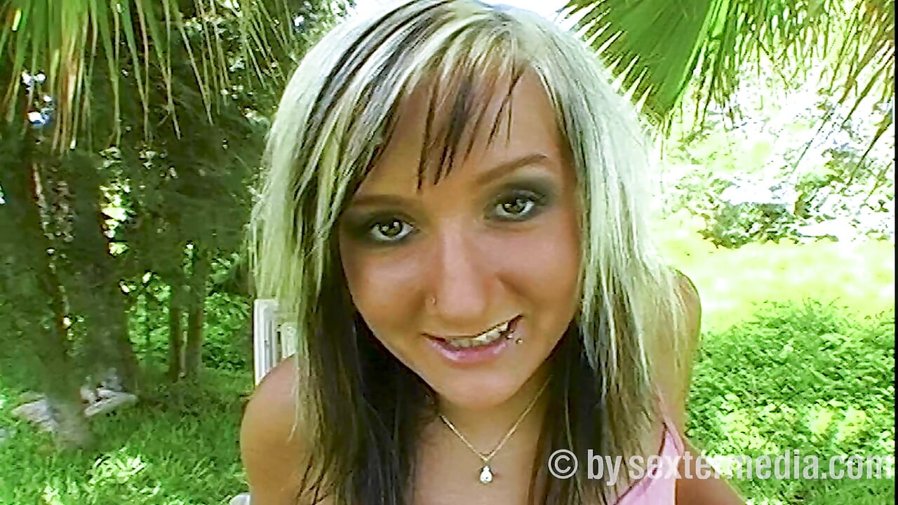 Sexy amateur bitch at the solo fucking