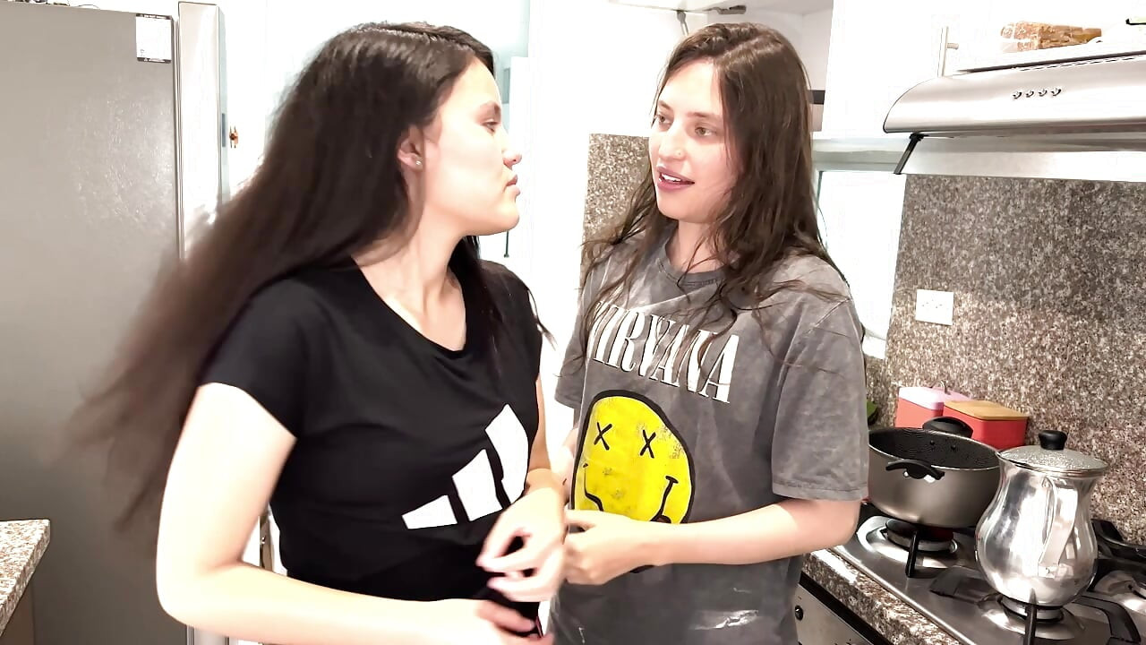 お互いのお尻や外陰部を触り合うのが楽しい