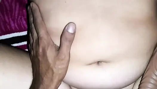 Amatör çift seks yapıyor ve seks oyuncaklarını deniyor