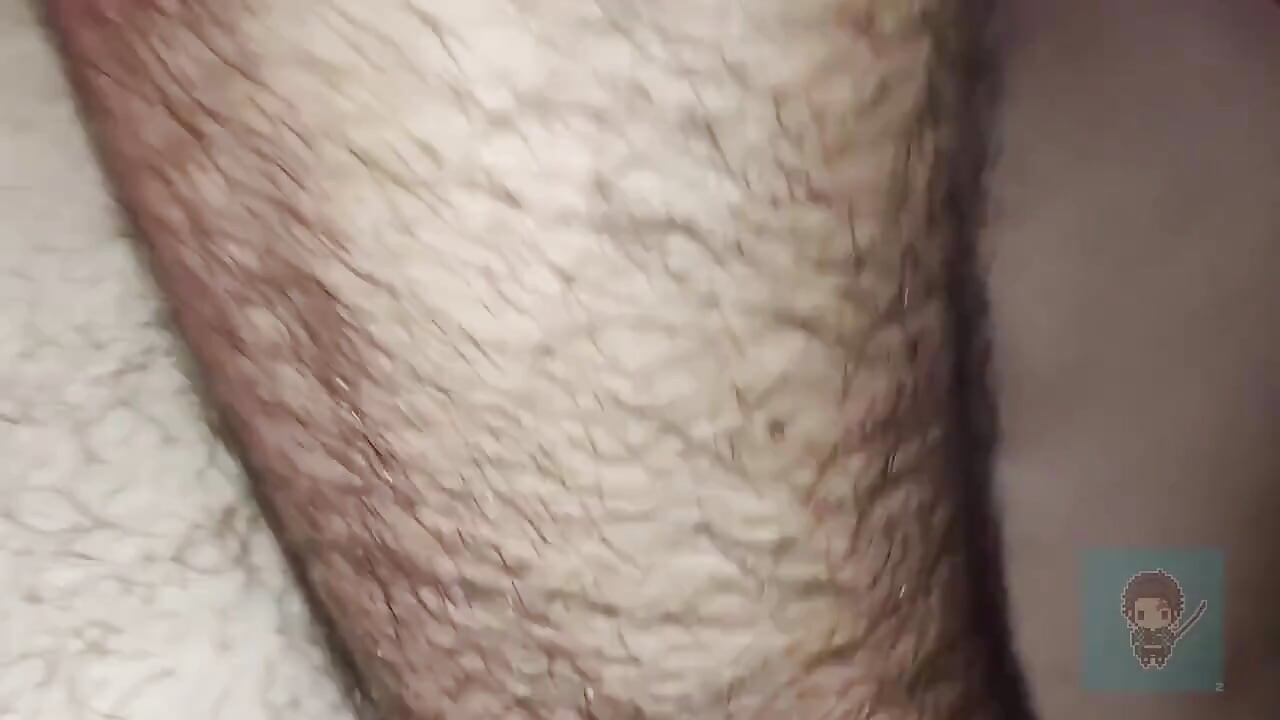 Tahle coura je ještě víc nadržená, když jí to strčím do zadku a naplním ji mlékem