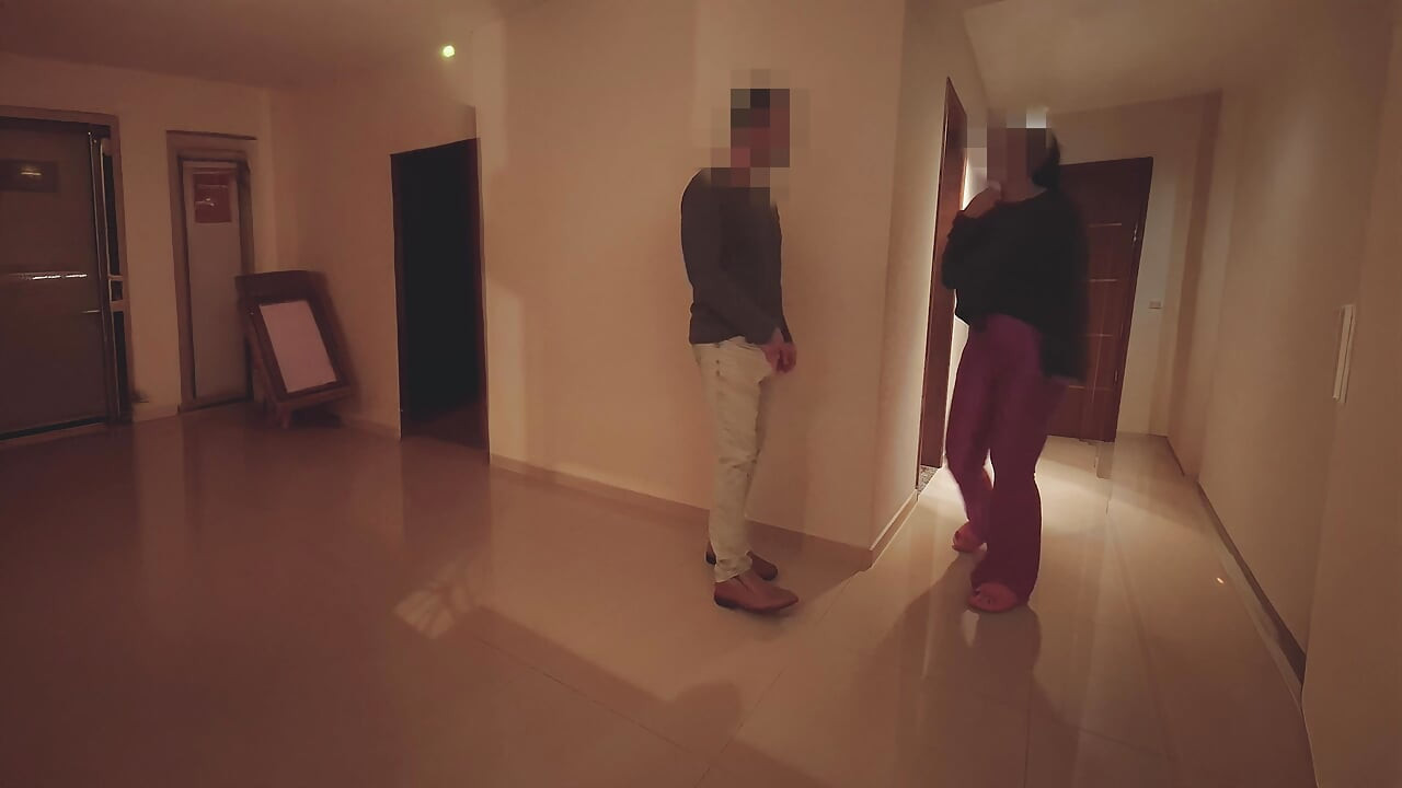 ホットワイフがビルのパーティーでセックス - 口の中に精液を