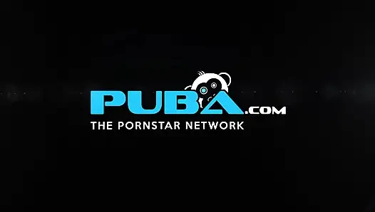 Natasha Nice seksi bir Fransız hizmetçi kıyafeti giyiyor