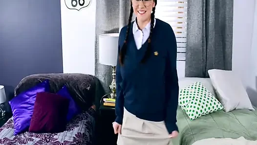 Gadis nakal ini di sebelah rumah