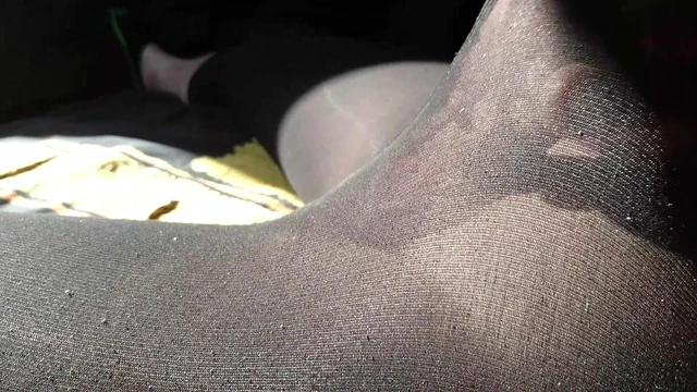Jerking trough pantyhose