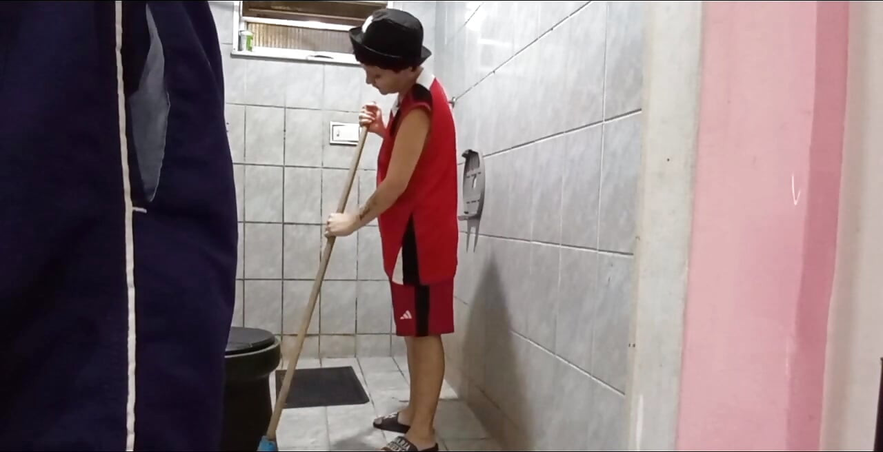 I put the shoe to suck in the bathroom