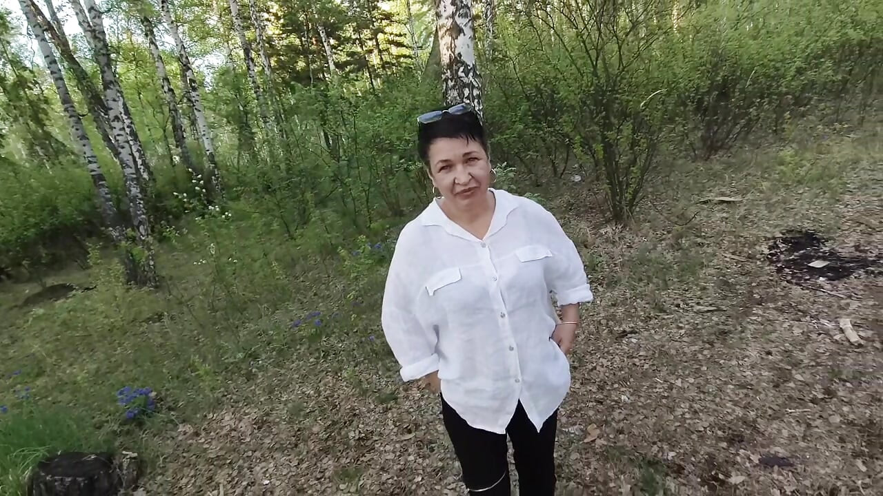 Helen je odvela Džonija u šumu na seks