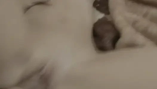 Sicak Kiz Penisini Emiyor Ve Islak Vajinasini Aliyor