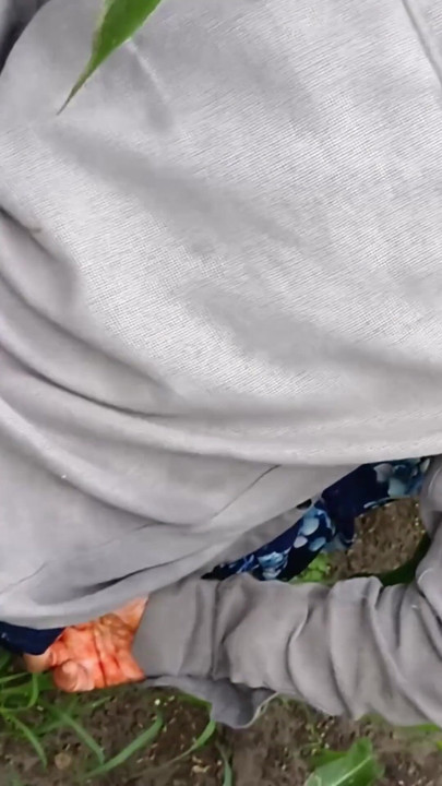 Gaon ka shuddh real desi Makka ki khet ka sexy video bhabhi apni Badi gand Apne devar se marva rahi hai Makka ke khet mein bhabhi ki gand ma | Clip 3