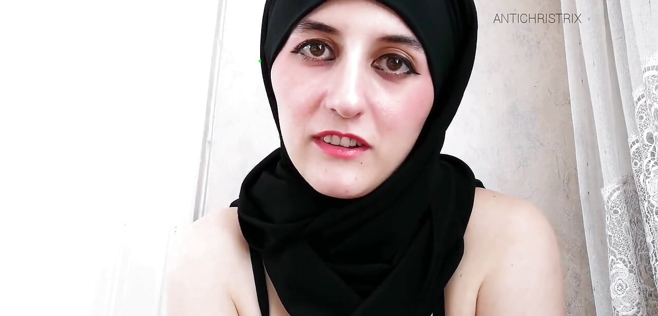 سيدة بالحجاب تثيرك