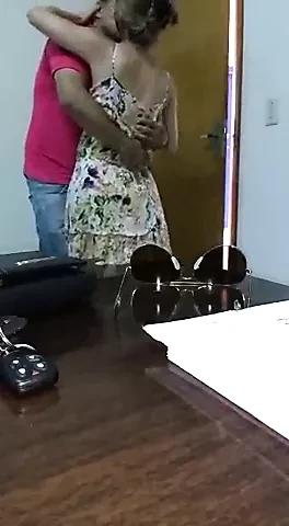 Desi ladka videsi ldki ko office me chhod diya
