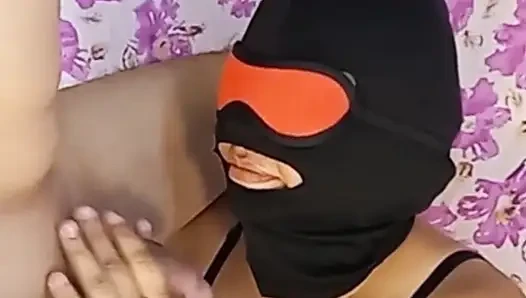 Она обожает сосать и в задницу