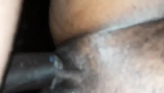 Büyük götlü evli kadın amcığını sikiyor kremsi sulu ve ıslak büyük zenci yarağıyla domaltarak yarak emiyor