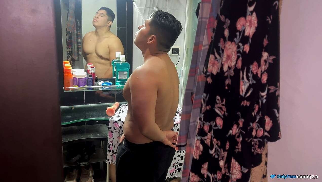 I WAS IN MY BATHROOM WHEN I GOT A NICE DICK OUT OF NOWHERE