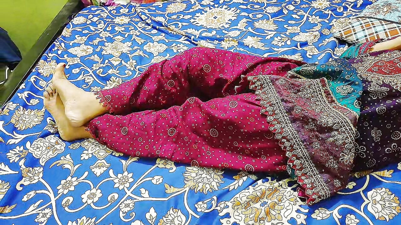 Sloppy Blowjob and Hardcore Fucked Desi Indian Village Bhai ko Lund dia Fast sex load Moaning