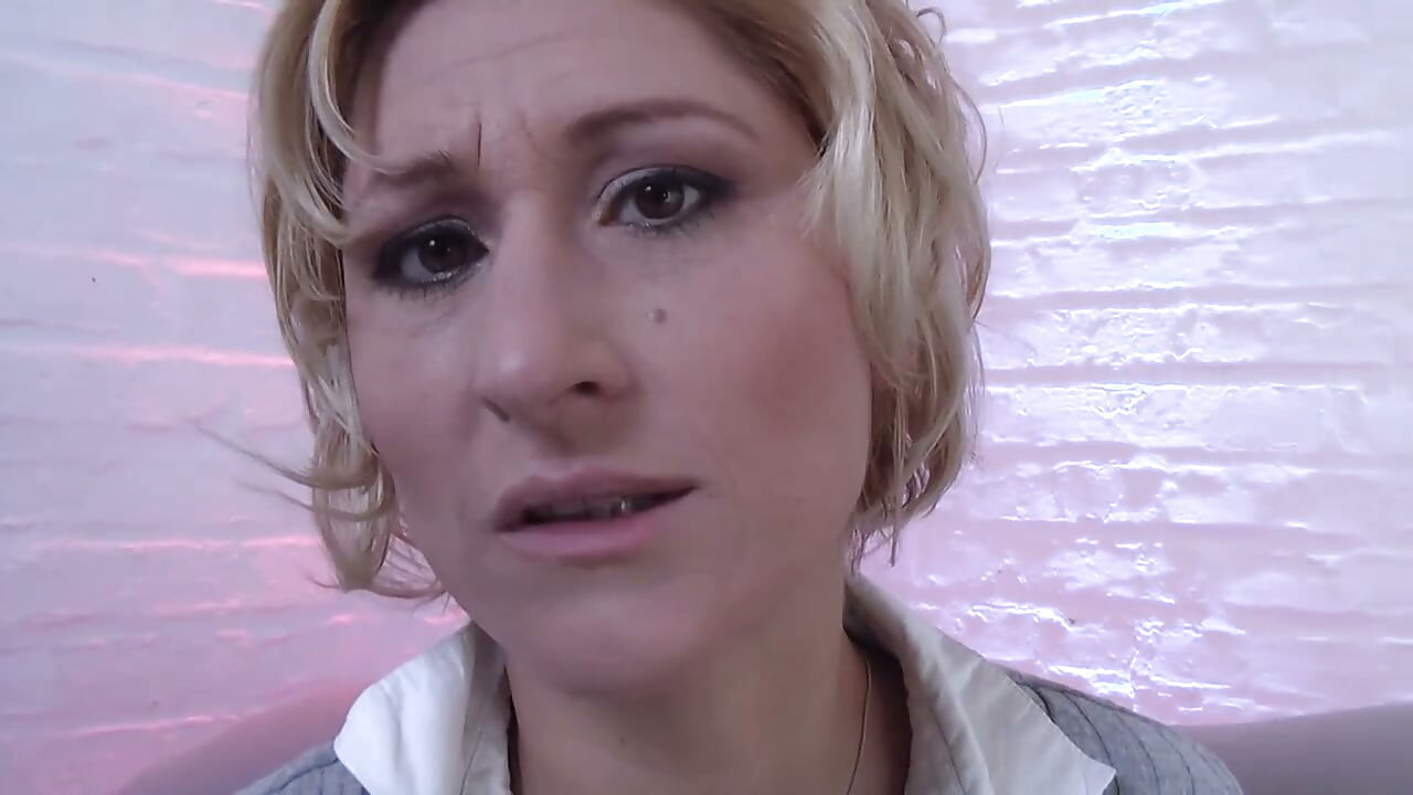 Mature blonde slut loves to masturbate with big sex toys