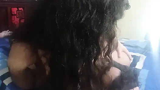 Кормлю грудью моего мужа с моими сочными сиськами