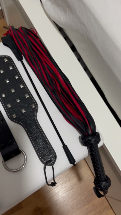 Πολύ Καυτή Συνεδρία BDSM: Τυφλή & Ευάλωτη μάσκα, αλυσίδες, μπάρα διαστολής, αντλία, ηλεκτροσόκ | Κλιπ 1