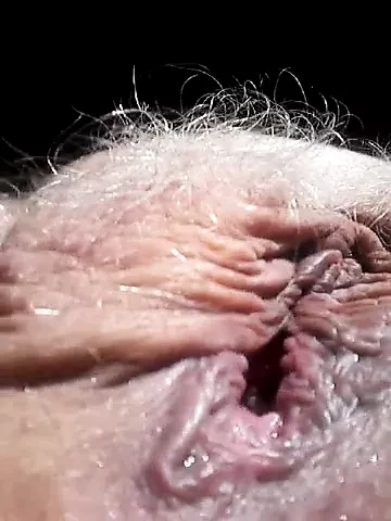 Displaying my old  wrinkle cunt!