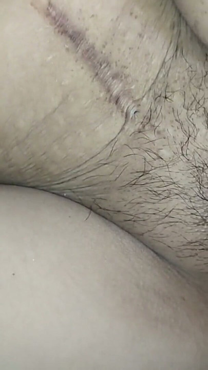 Pies sexys, footjob porno desi en hindi, cogiendo concha, primer plano con las piernas abiertas en posición misionero, video de bhabi india cogiendo | Clip 1