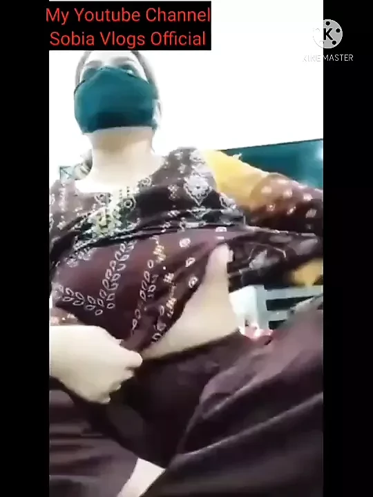 Muslim mom fingering