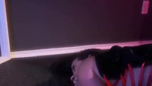 Mit fickmaschine masturbieren und mich selbst im spiegel beobachten