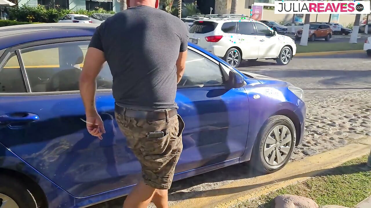 Geiles teen lutscht riesigen schwanz des stiefsohns und reitet es dann auf dem stuhl