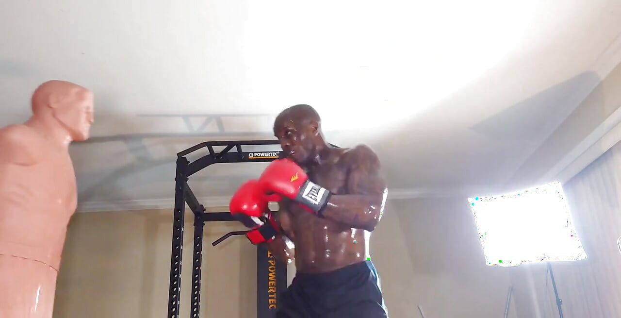 Boxing Workout Core Training Is Critical for Improving Posture, Enhancing Performance, Increasing Injury Resistance, and Acceler