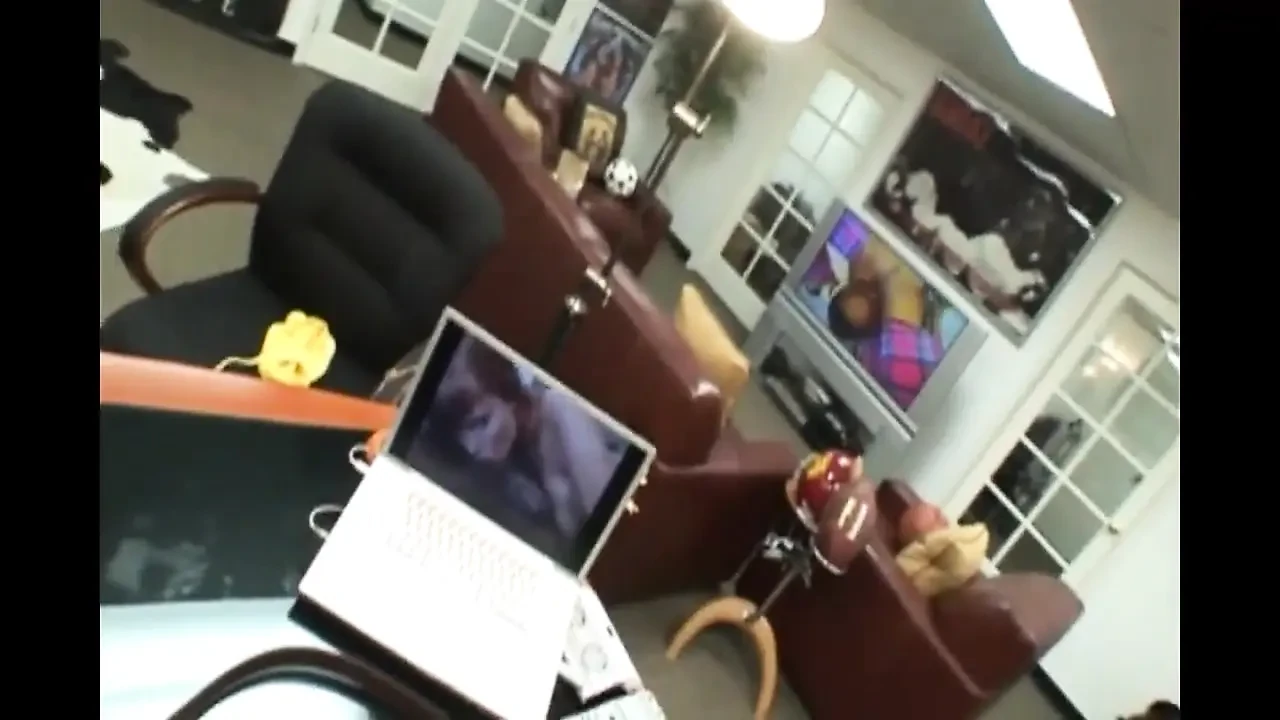 Yosh ayol jinsiy energiya qizil disk davomida soat yonalishi boyicha